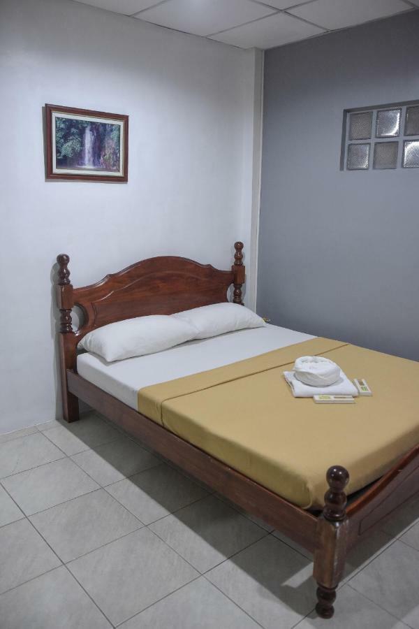 Tiptop Tower Suite Inn Dumaguete City Esterno foto