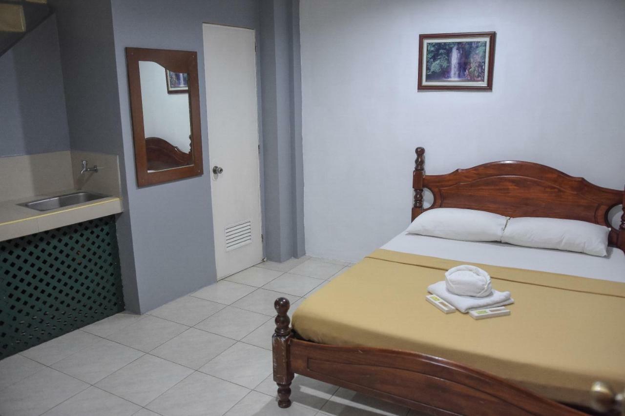 Tiptop Tower Suite Inn Dumaguete City Esterno foto